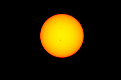 太陽－黒いシミは太陽黒点　2012/04/24 11:40撮影
